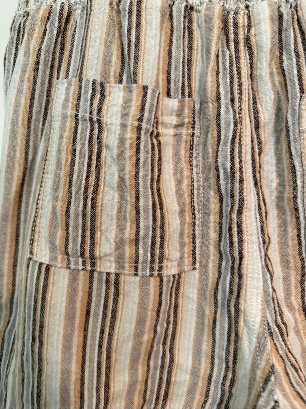 Briggs New York High-Waist Striped Shorts in Beige & Brown - Picture 5 of 8